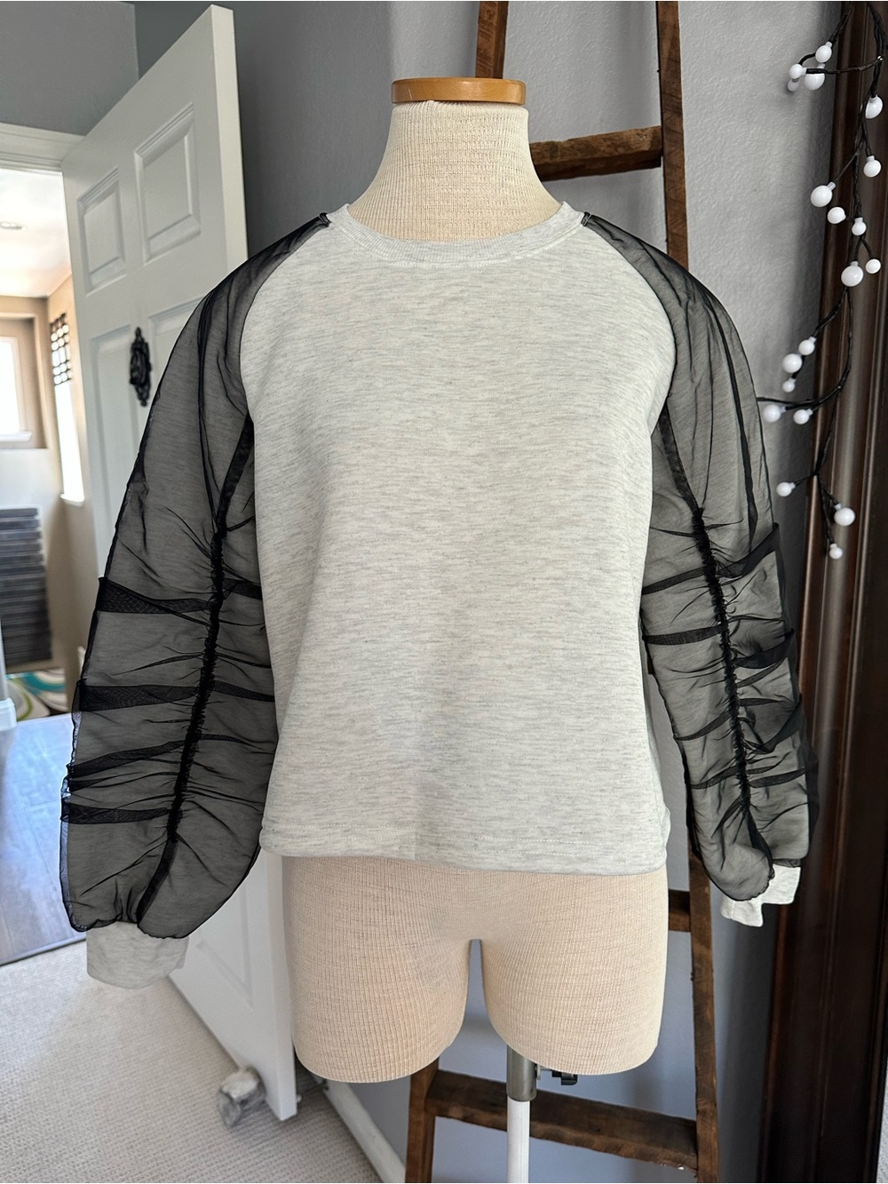 FRIFUL Sheer Puff Sleeve Sweatshirt with Organza Sleeves, NWOT size large - Picture 4 of 14